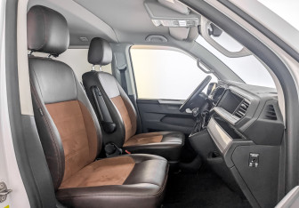 Подержанный автомобиль Volkswagen Multivan 2020 года (25 фото)