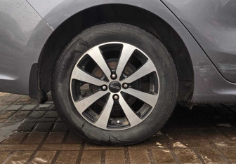 Подержанный автомобиль Kia Rio Sedan 2017 года (14 фото)