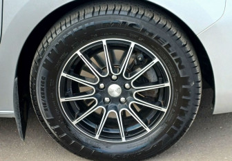 Подержанный автомобиль Peugeot Traveller 2019 года (9 фото)