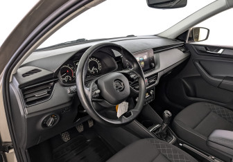 Подержанный автомобиль Skoda Rapid Liftback 2021 года (15 фото)