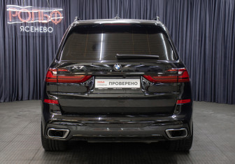 Подержанный автомобиль BMW X7 2021 года (6 фото)