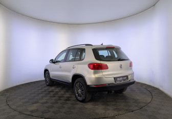 Подержанный автомобиль Volkswagen Tiguan 2012 года (7 фото)