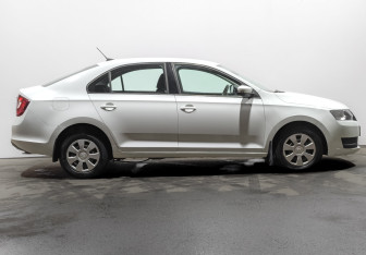 Подержанный автомобиль Skoda Rapid Liftback 2019 года (4 фото)