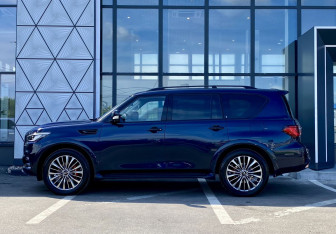 Подержанный автомобиль Infiniti QX80 2018 года (8 фото)