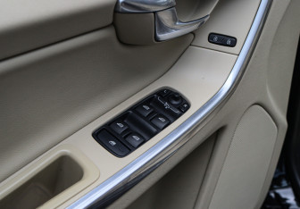 Подержанный автомобиль Volvo XC60 2015 года (15 фото)