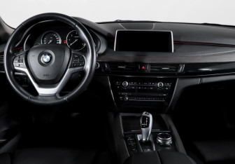 Подержанный автомобиль BMW X5 2014 года (12 фото)