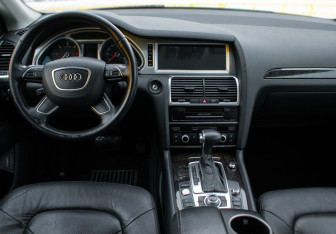 Подержанный автомобиль Audi Q7 2013 года (12 фото)