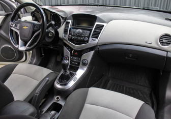 Подержанный автомобиль Chevrolet Cruze Sedan 2011 года (11 фото)