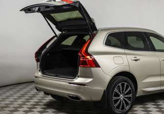 Подержанный автомобиль Volvo XC60 2021 года (19 фото)