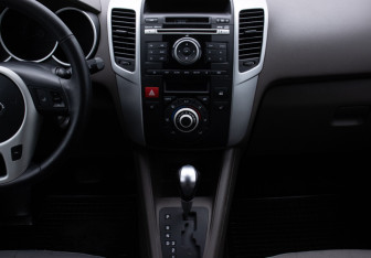 Подержанный автомобиль Kia Venga 2013 года (14 фото)