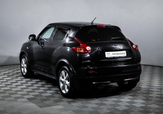 Подержанный автомобиль Nissan Juke 2012 года (7 фото)