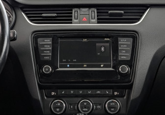 Подержанный автомобиль Skoda Octavia Liftback 2016 года (17 фото)