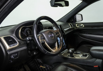 Подержанный автомобиль Jeep Grand Cherokee 2014 года (11 фото)