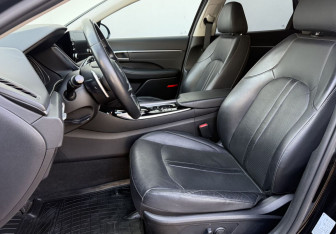 Подержанный автомобиль Hyundai Sonata 2021 года (10 фото)