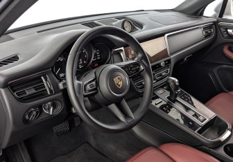 Подержанный автомобиль Porsche Macan 2023 года (15 фото)