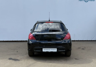 Подержанный автомобиль Peugeot 308 Hatchback 2009 года (6 фото)