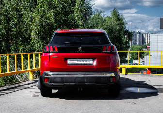 Подержанный автомобиль Peugeot 3008 2017 года (5 фото)