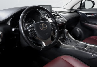 Подержанный автомобиль Lexus NX 2017 года (14 фото)