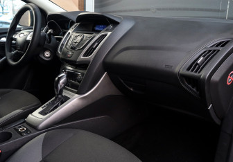 Подержанный автомобиль Ford Focus Hatchback 2012 года (9 фото)