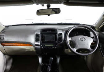 Подержанный автомобиль Toyota Land Cruiser Prado 2004 года (14 фото)