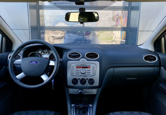 Подержанный автомобиль Ford Focus Hatchback 2009 года (11 фото)
