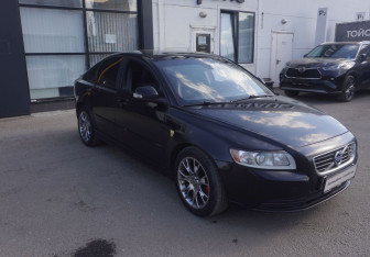 Подержанный автомобиль Volvo S40 2011 года (3 фото)