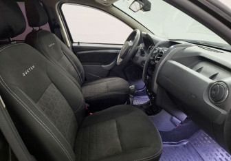 Подержанный автомобиль Renault Duster 2017 года (10 фото)