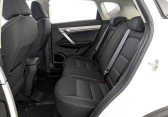 Подержанный автомобиль Geely Coolray 2023 года (18 фото)