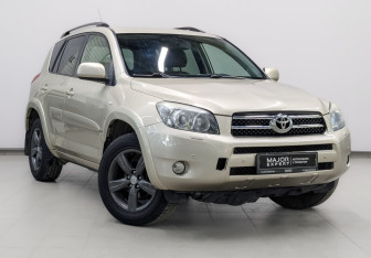 Подержанный автомобиль Toyota RAV4 2007 года (3 фото)
