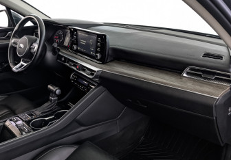 Подержанный автомобиль Kia K5 2021 года (13 фото)
