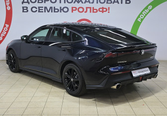 Подержанный автомобиль Changan UNI-V 2022 года (6 фото)