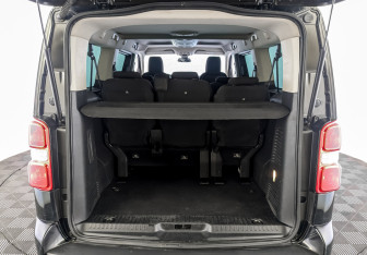 Подержанный автомобиль Peugeot Traveller 2021 года (10 фото)