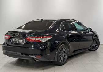 Подержанный автомобиль Toyota Camry Sedan 2021 года (5 фото)