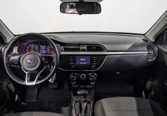 Подержанный автомобиль Kia Rio Hatchback 2019 года (13 фото)