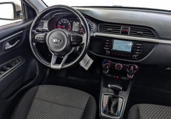 Подержанный автомобиль Kia Rio Hatchback 2020 года (25 фото)