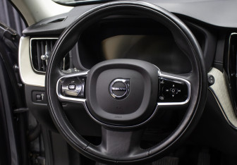 Подержанный автомобиль Volvo XC60 2019 года (15 фото)