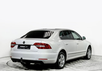 Подержанный автомобиль Skoda Superb Liftback 2014 года (5 фото)
