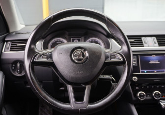 Подержанный автомобиль Skoda Octavia Liftback 2017 года (12 фото)