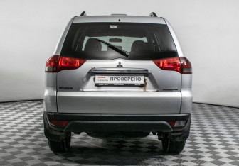 Подержанный автомобиль Mitsubishi Pajero Sport 2014 года (6 фото)