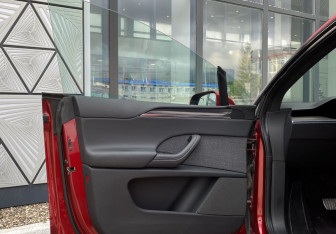 Подержанный автомобиль Tesla Model X 2023 года (20 фото)