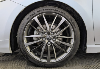 Подержанный автомобиль Toyota Camry Sedan 2024 года (12 фото)