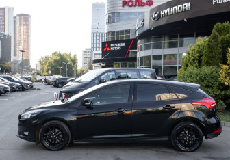 Подержанный автомобиль Ford Focus Hatchback 2019 года (6 фото)