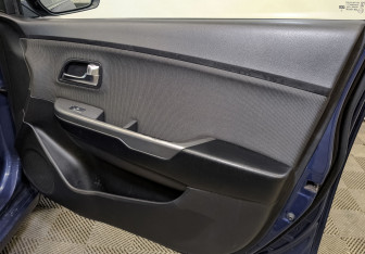 Подержанный автомобиль Kia Rio Sedan 2016 года (23 фото)