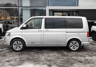 Подержанный автомобиль Volkswagen Multivan 2013 года (8 фото)