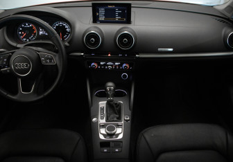 Подержанный автомобиль Audi A3 Sedan 2017 года (19 фото)