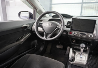Подержанный автомобиль Honda Civic Sedan 2008 года (13 фото)