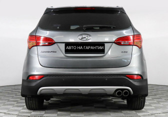 Подержанный автомобиль Hyundai Santa Fe 2013 года (4 фото)