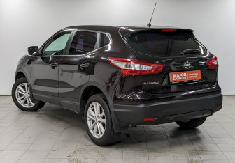 Подержанный автомобиль Nissan Qashqai 2014 года (7 фото)
