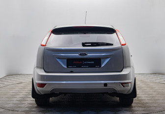 Подержанный автомобиль Ford Focus Hatchback 2009 года (4 фото)