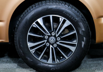 Подержанный автомобиль Volkswagen Multivan 2020 года (7 фото)